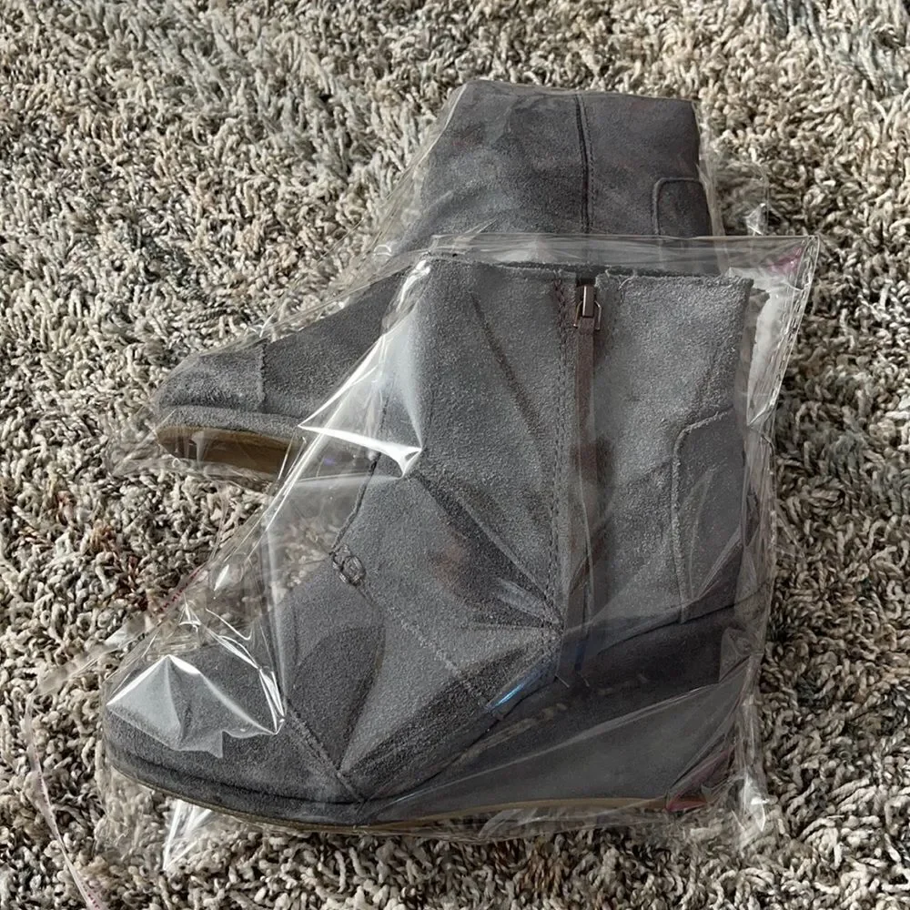 TOMS Desert Gray Suede Wedge Bootie Size 7
